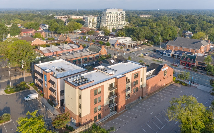 courtyard lofts chapel hill off campus apartments just 3 blocks from unc chapel hill 431 w franklin st community exterior aerial view
